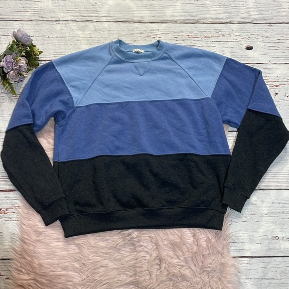 DONNI. Colorblock Sweatshirt in Blue and Gray - Picture 2 of 8